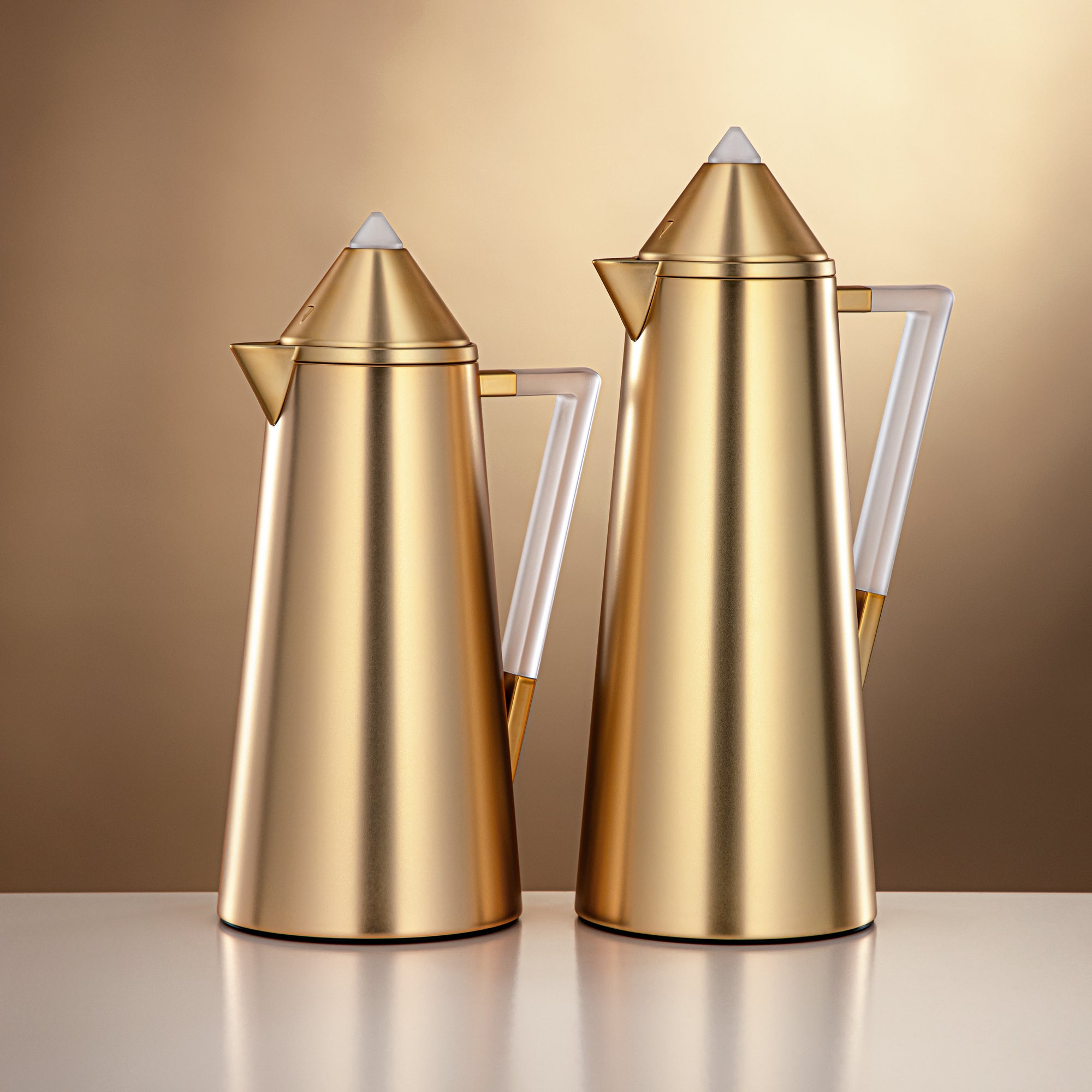 Almarjan Vacuum flask 0.7L + 1.0L Matt gold & frost (FG818-070/100 MG/FA)