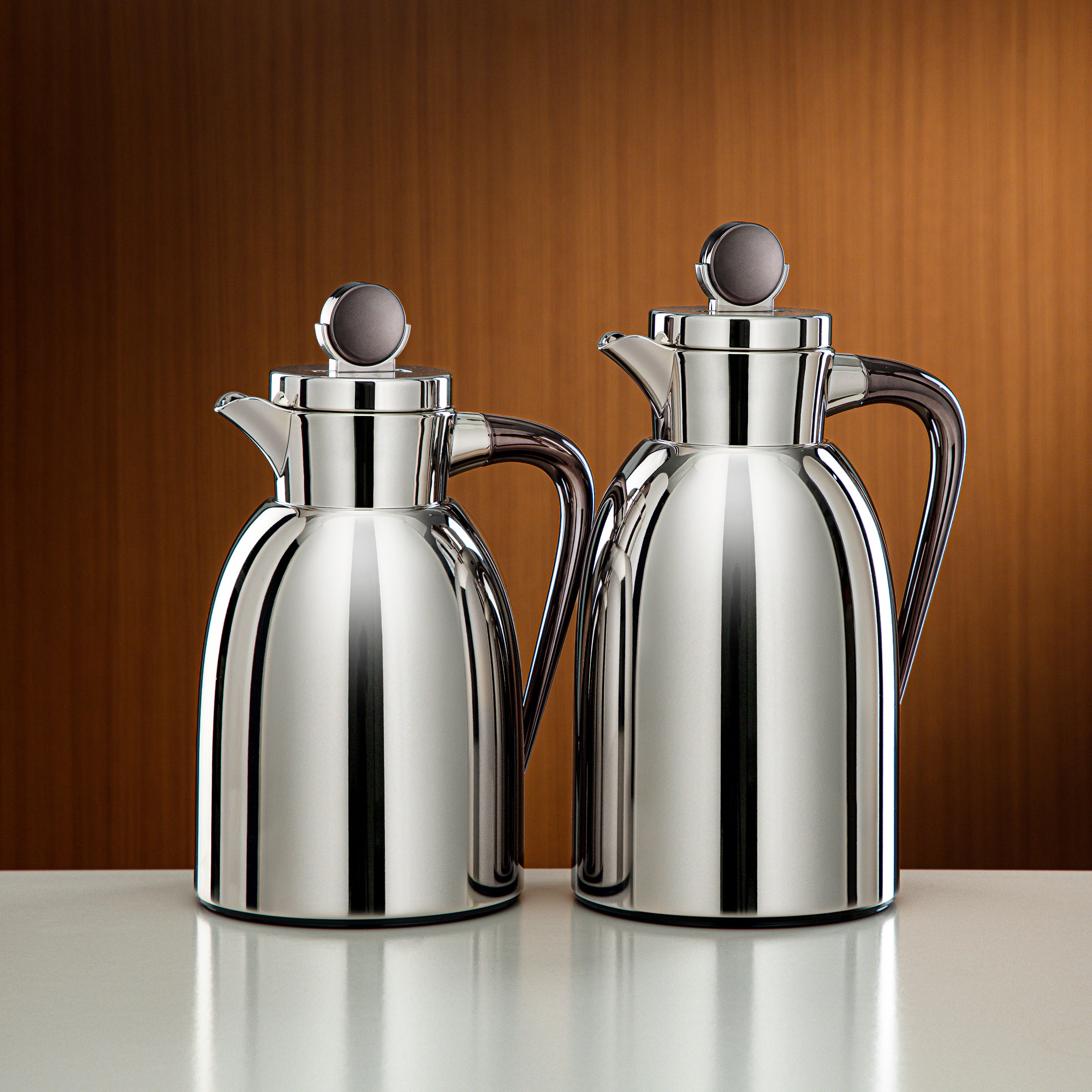 طقم ترامس المرجان قطعتان 1 لتر و1.3 لتر بلون النيكل والأسود الداكن