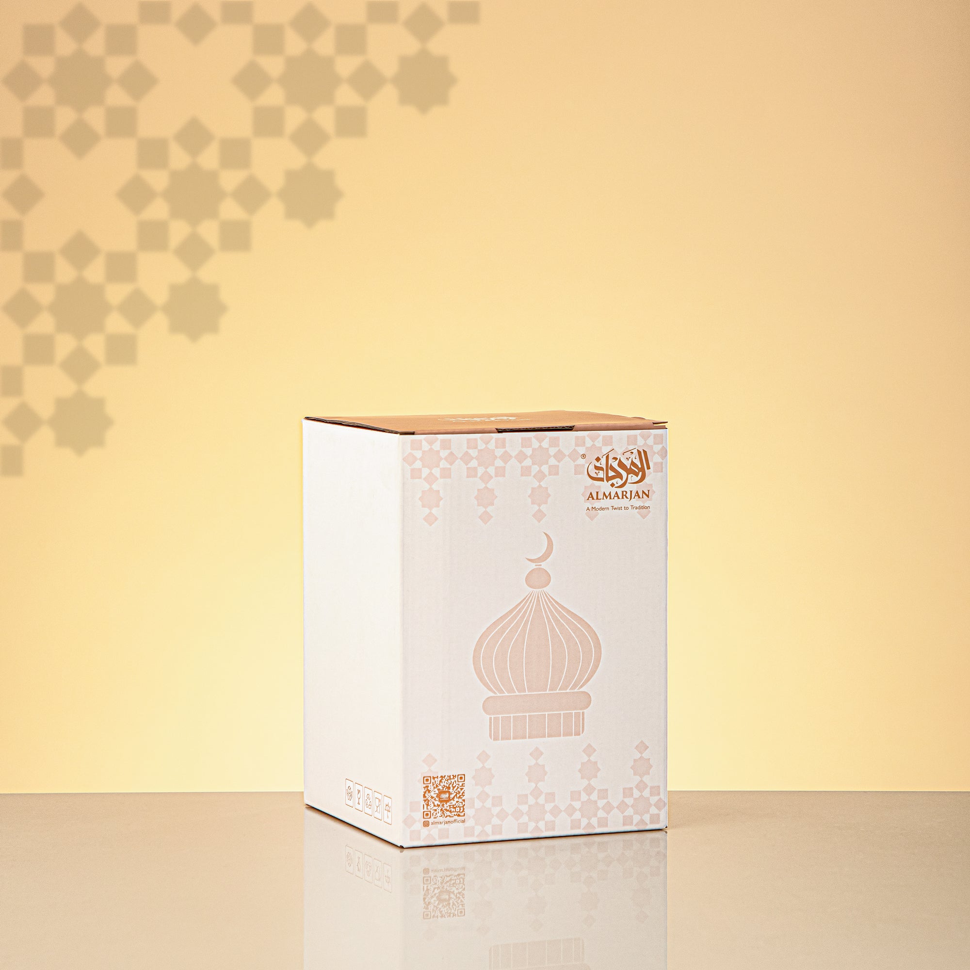 المرجان مئذنة زينة طاولة 17cm x 11cm أبيض مع خطوط ذهبية وهلال – Noor Al Layali