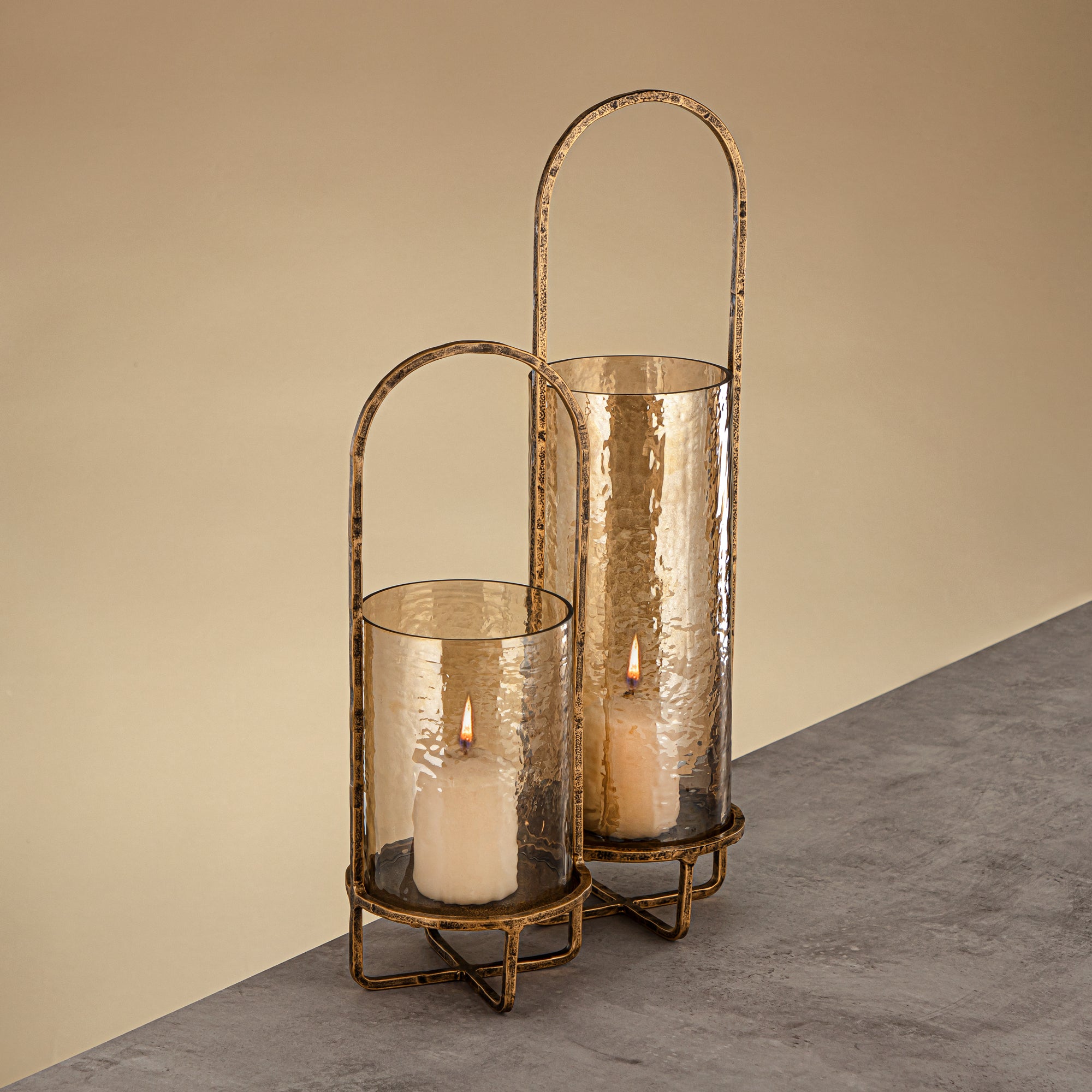 Almarjan Miles Hurricane Lantern Hammered Copper Brown Glass 13.5x13.5x47 CM Antique Gold Stand (GMT2960007)