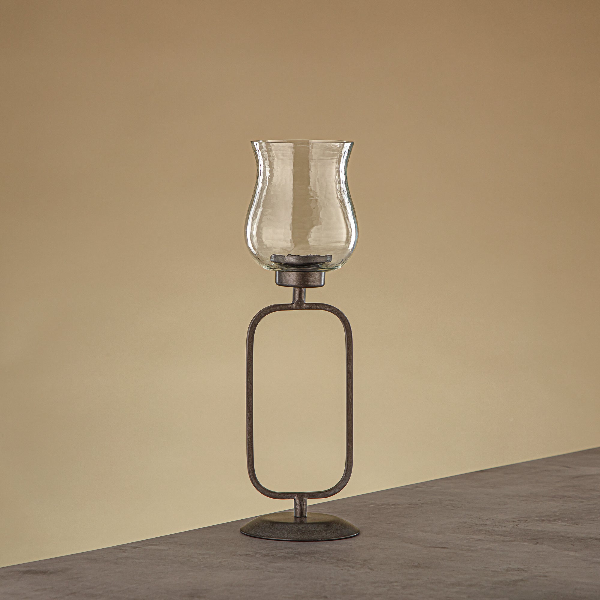 حامل شموع العنصر المرجان، زجاج شفاف مطروق، 11x11x36 سم، حامل فضي عتيق (GMT2960012)