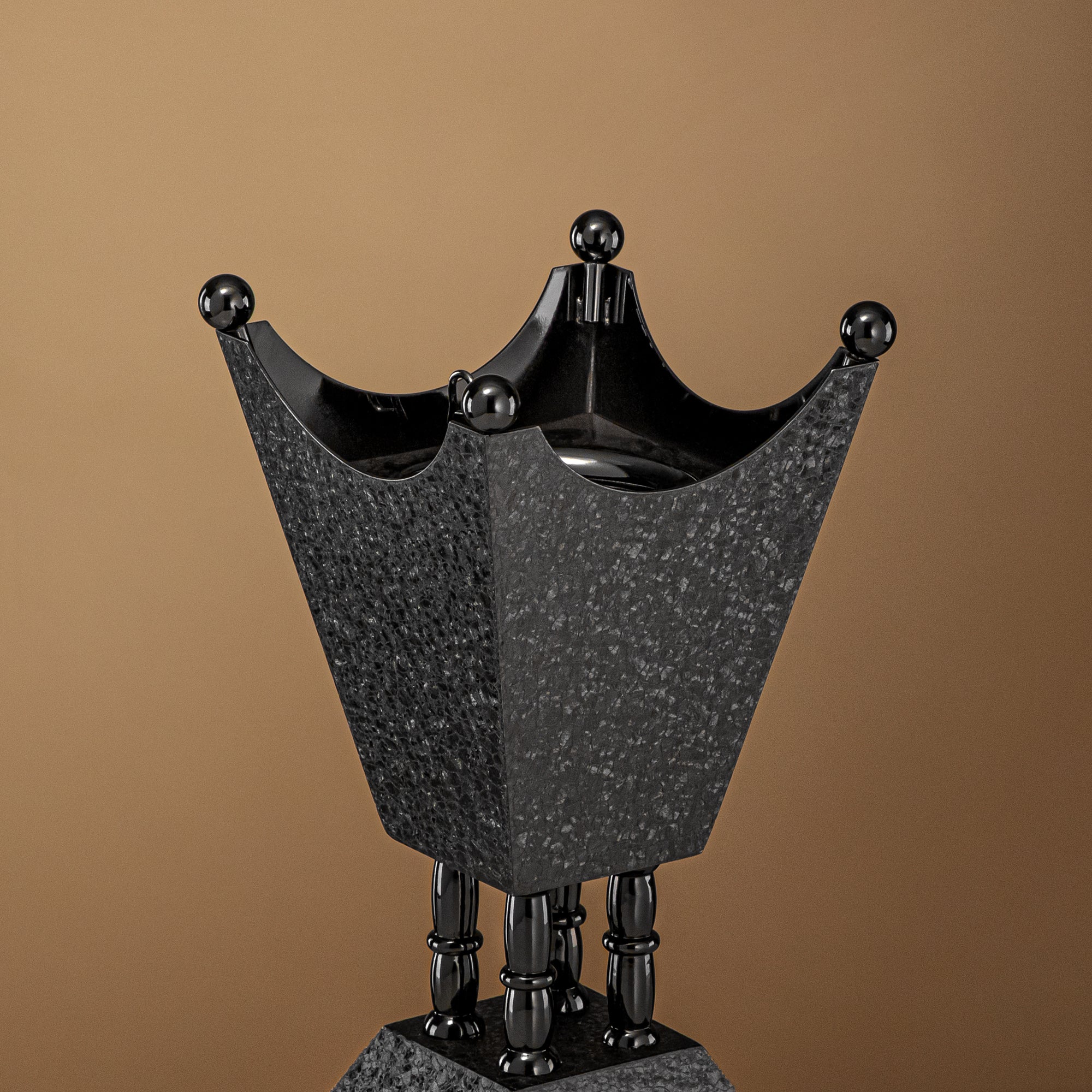 مبخرة المرجان بتصميم متشقق باللون الأسود 25 سم