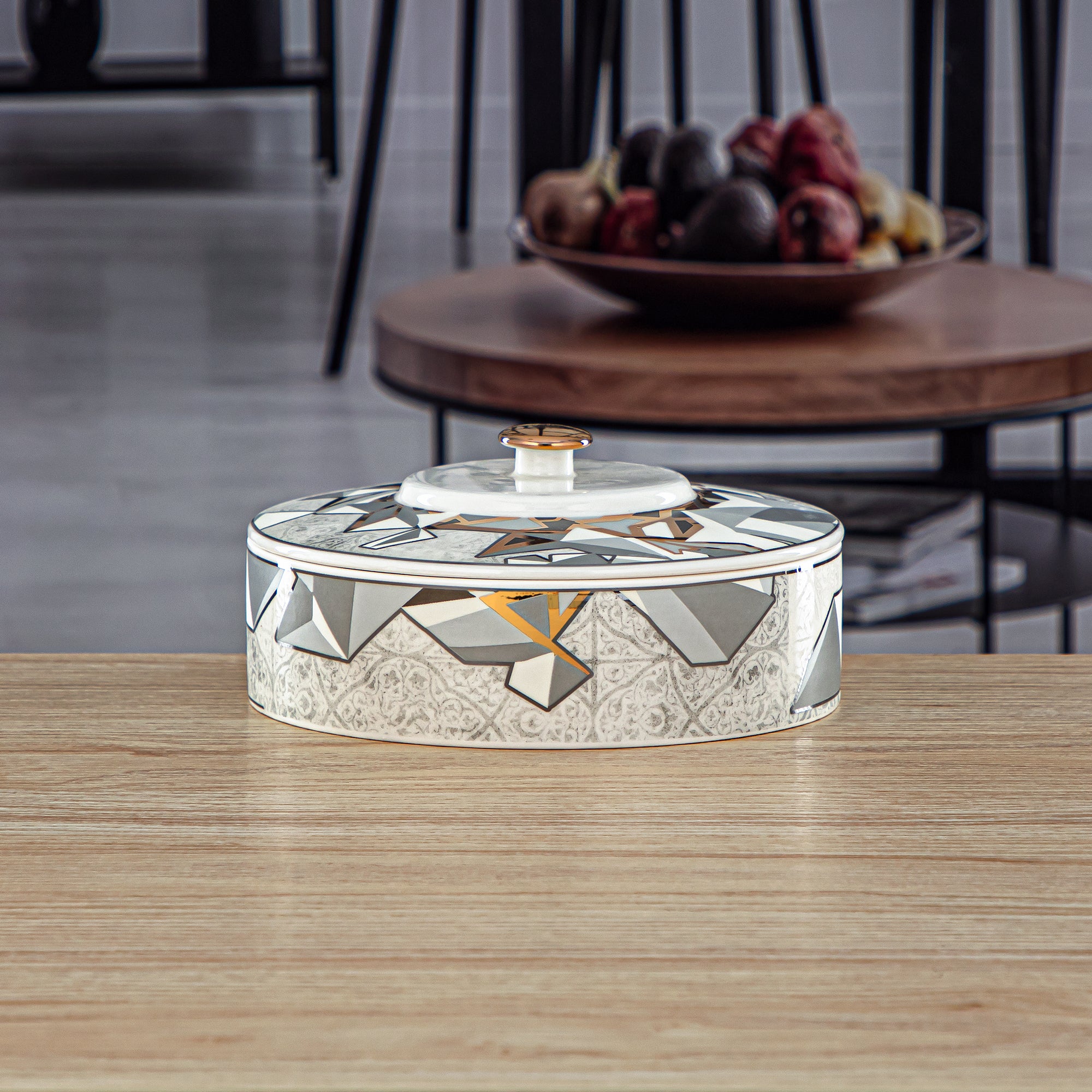 وعاء بورسلين من تشكيلة فنون بغطاء 18 سم - 1235