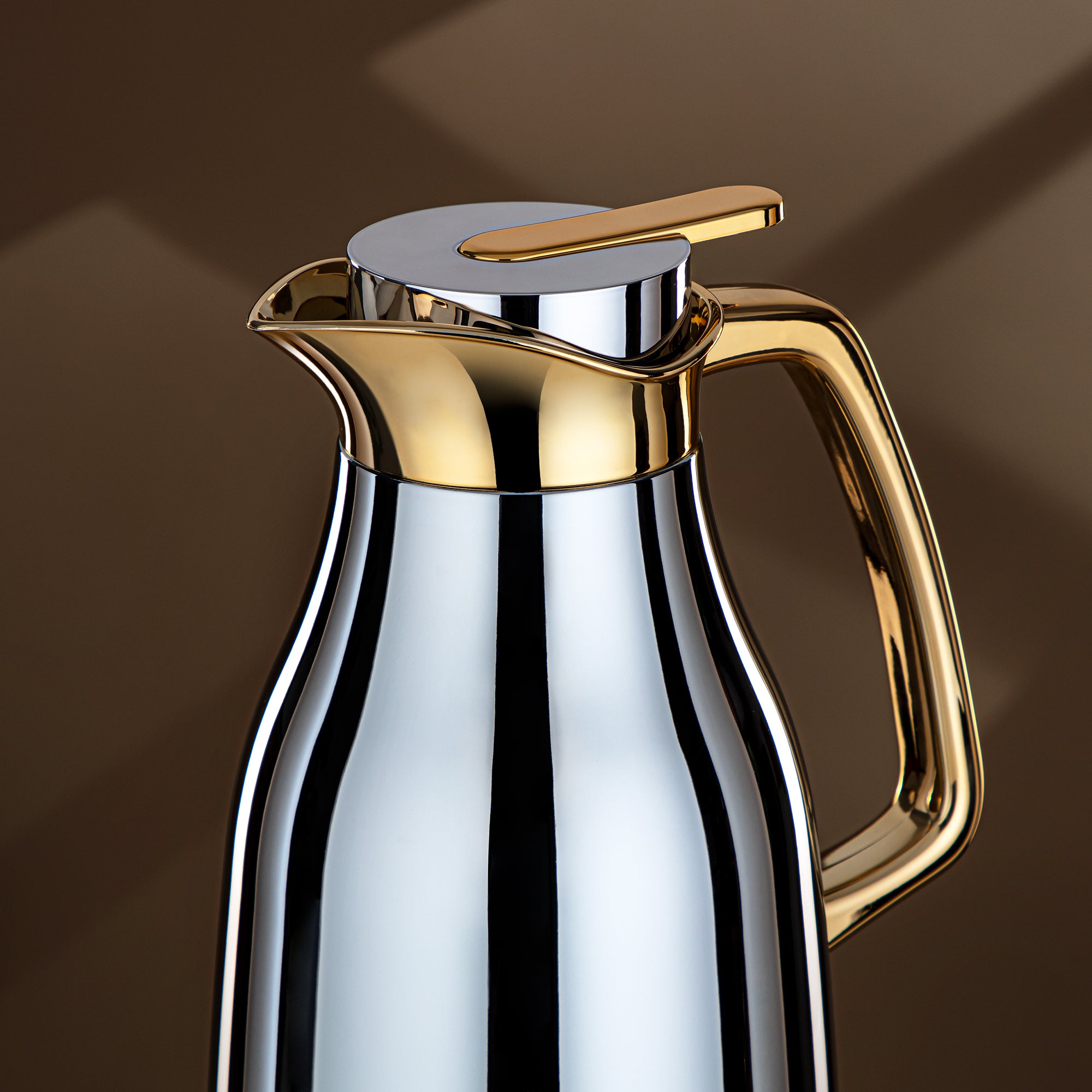 ترمس المرجان سعة 0.7 لتر باللونين الفضي والذهبي
RGC-0700CC95