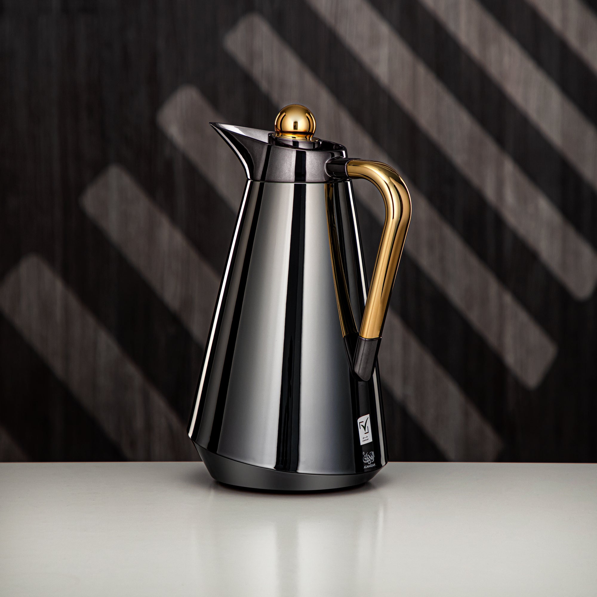 Almarjan Vacuum Flask Set Metal Black & Gold (VSP-00700/1000 E10C95)