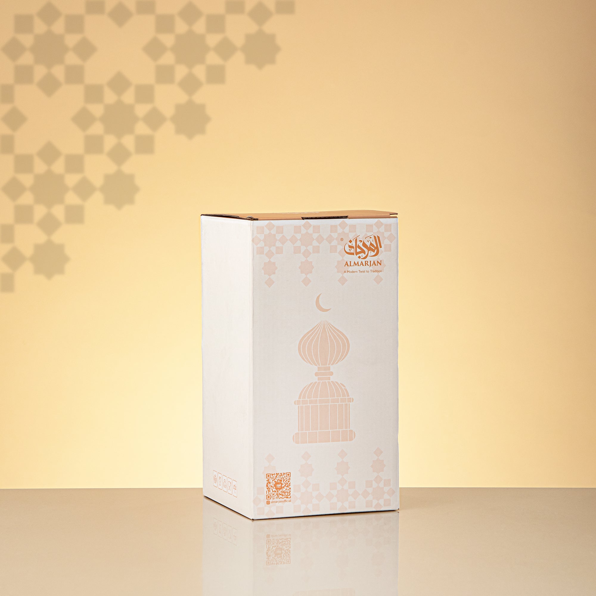 Almarjan Minaret Table Decoration 22cm x 10cm Ivory with Golden Lines & Crescent Moon – Noor Al Layali