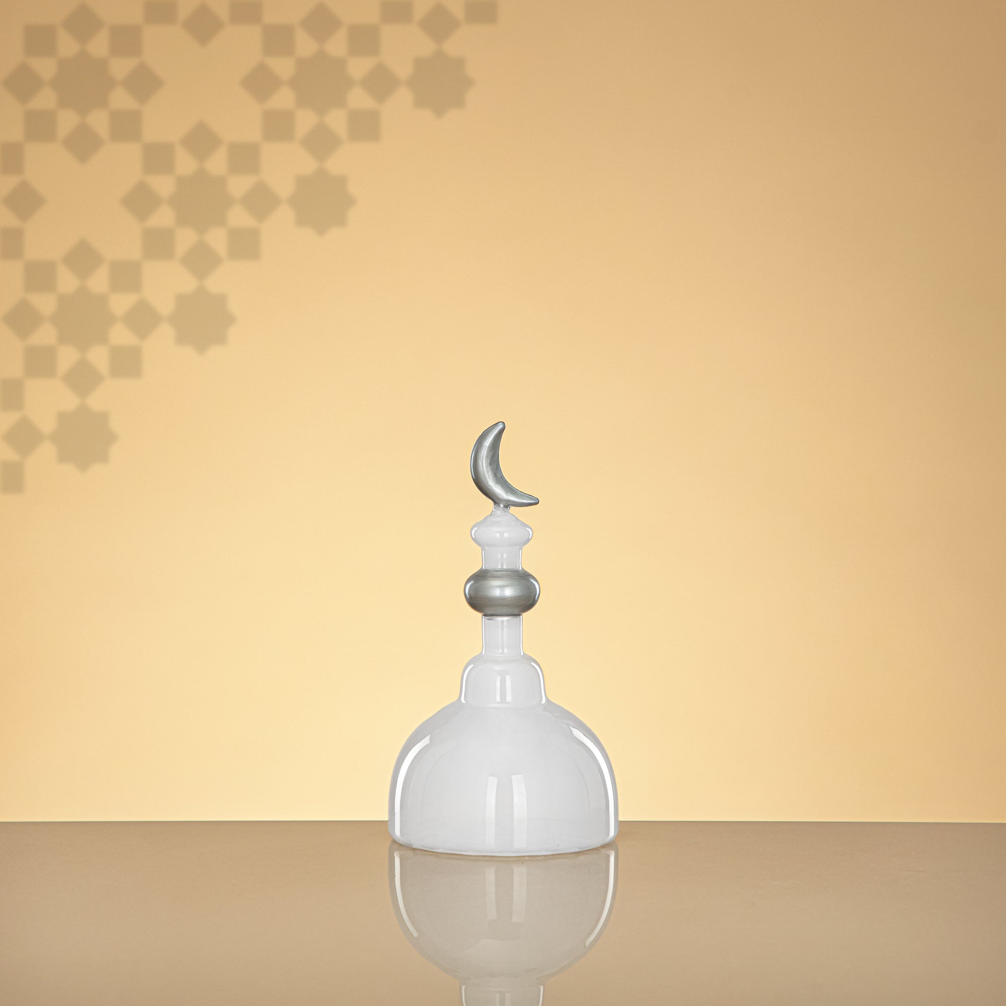 Almarjan Minaret Table Decoration 17cm x 9cm White with Silver Lines & Crescent Moon – Noor Al Layali