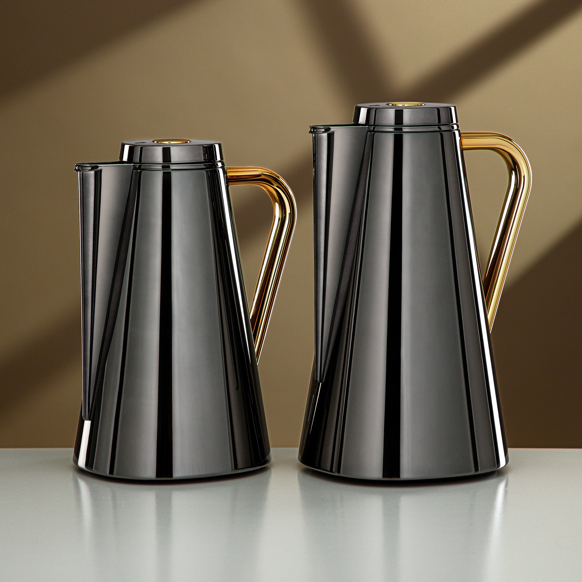 Almarjan Vacuum Flask Set 0.7L + 1L Gun Black & Gold